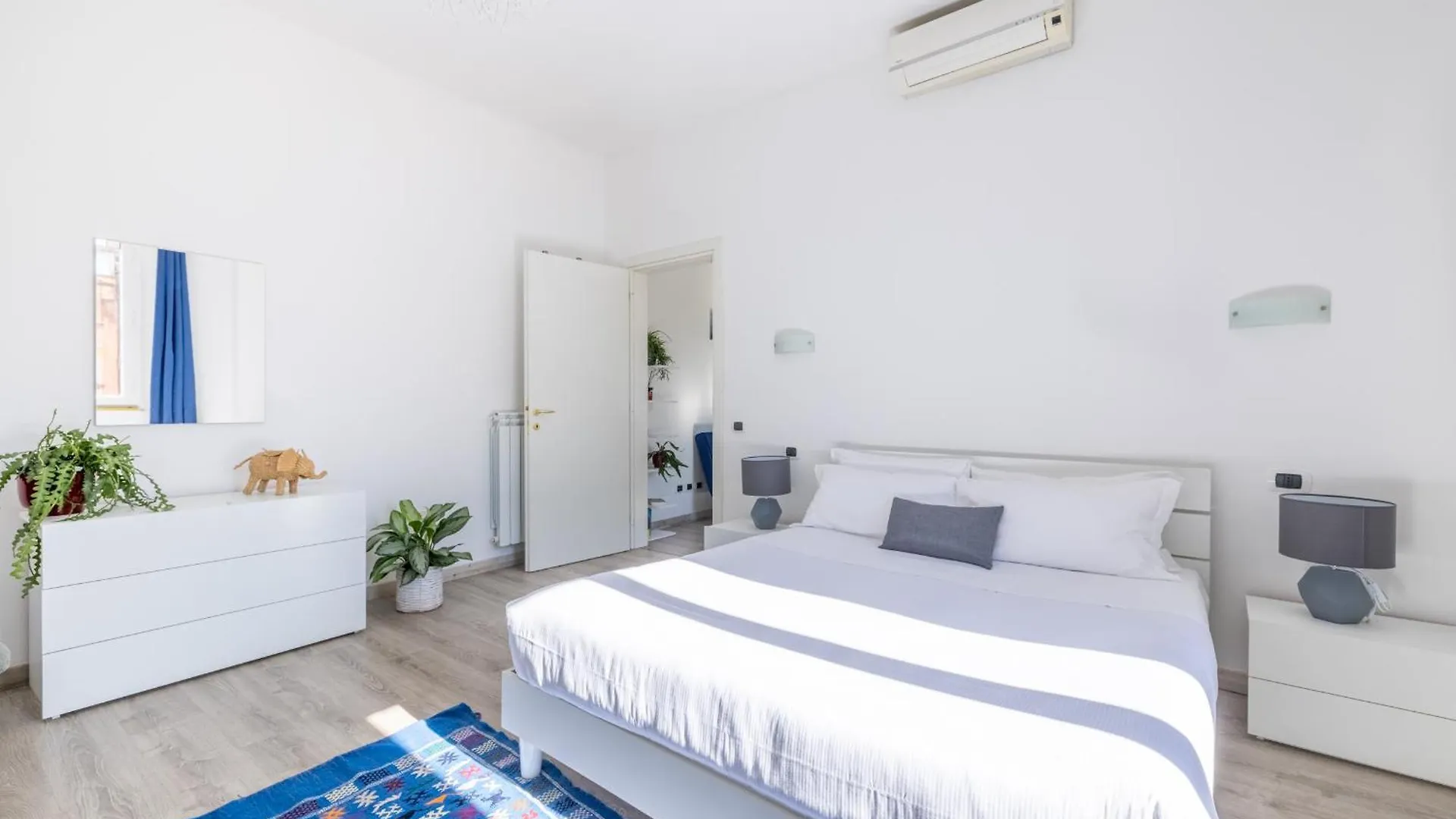 Maison Blu - In Trastevere Rome Apartment